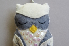 N° 12 : Porte-clefs "Hibou gris"