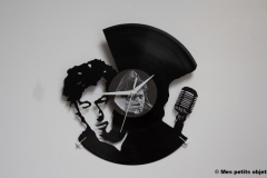 Alain Bashung avec horloge